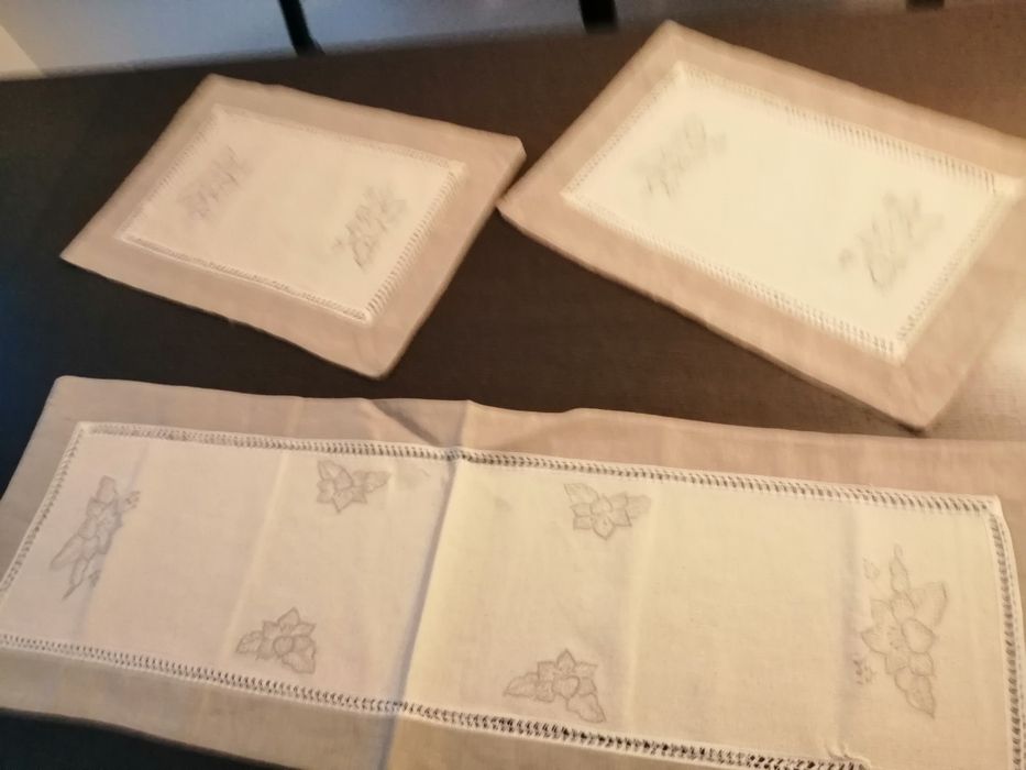 Conjunto de 3 Naprons em renda e Linho