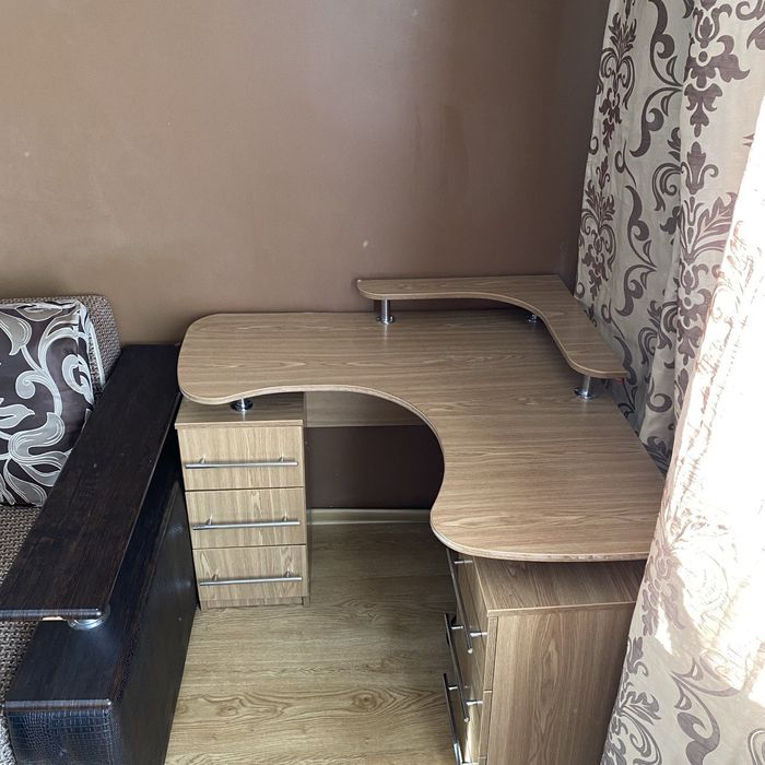 Продам комп'ютерний стіл