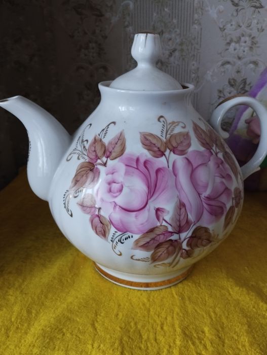 Чайник великий фарфоровий