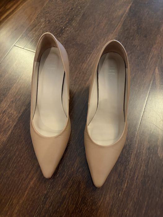 Sapatos de senhora da marca Latouche