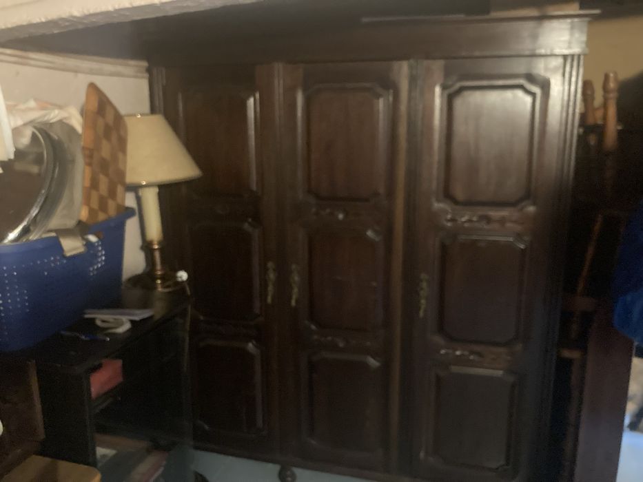 Mobília de quarto antiga com roupeiro 1