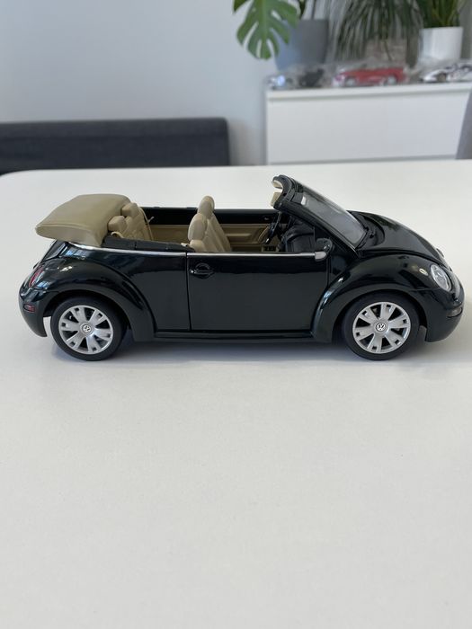 Model Volkswagen New Beetle Cabrio 1/18 AutoArt zielony 1:18