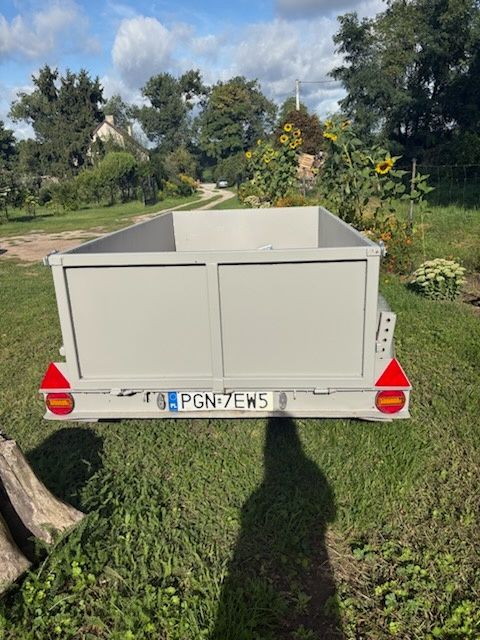 Przyczepa samochodowa