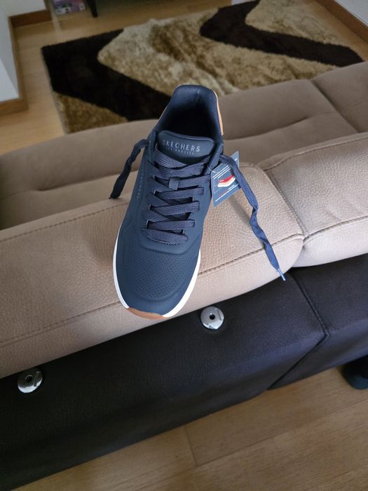 Sapatilhas  Skechers  nunca usadas
Tamanho 42