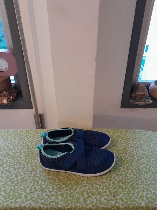 Vendo Calçado Aquático Subea DECATHLON muito bonito como novo
