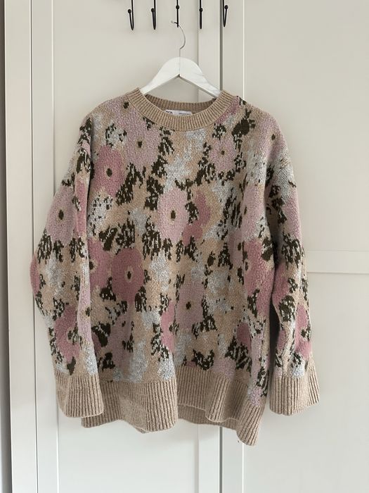 Sweter w kwiaty oversize Zara prosty