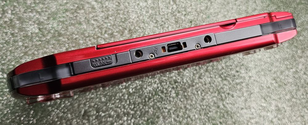 PsP 3000 Vermelha estado igual a nova!