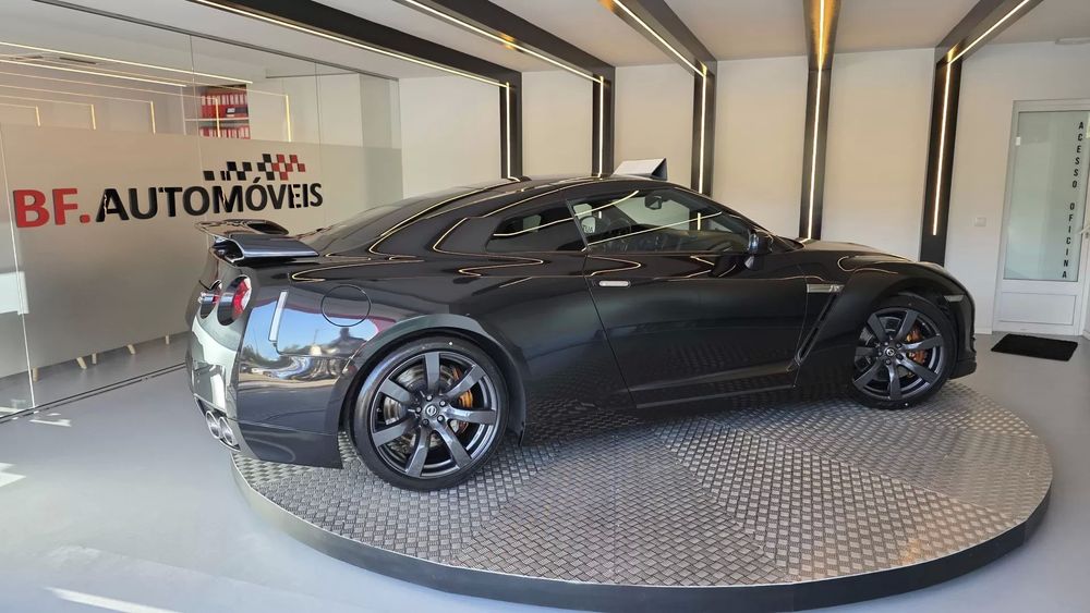 Nissan GT-R