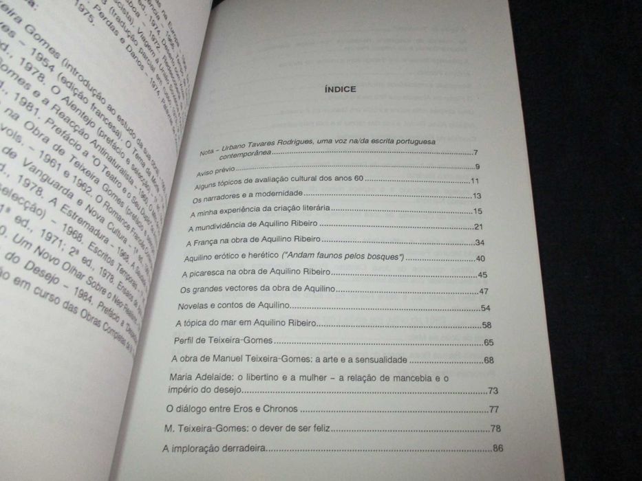 Livro A horas e desoras Urbano Tavares Rodrigues Autografado