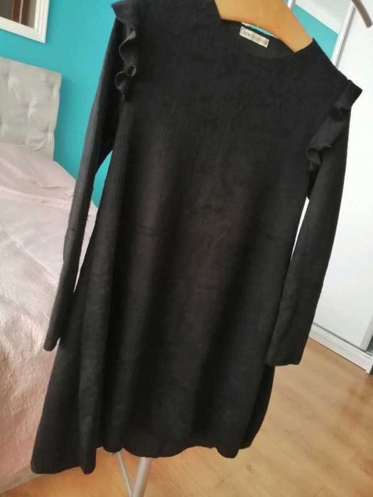 Mała czarna New Collection S sukienka falbanki
