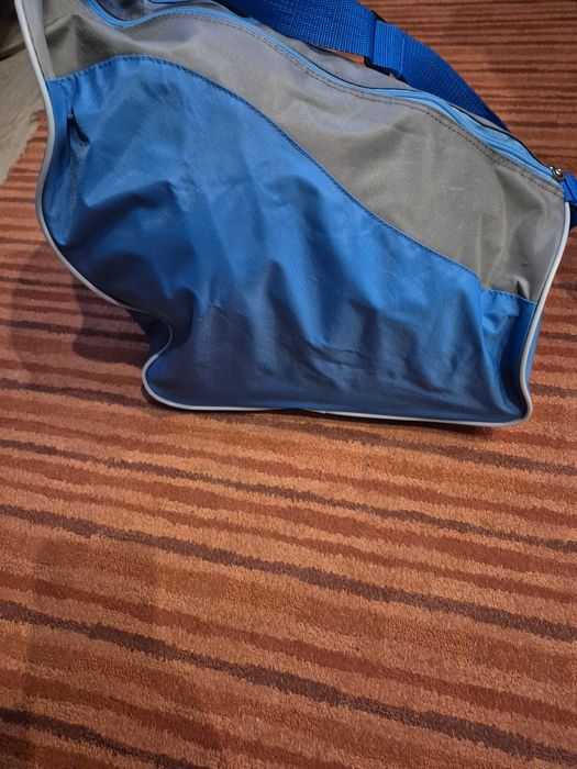 Продам ролики с защитой и сумкой  в хорошем состоянии