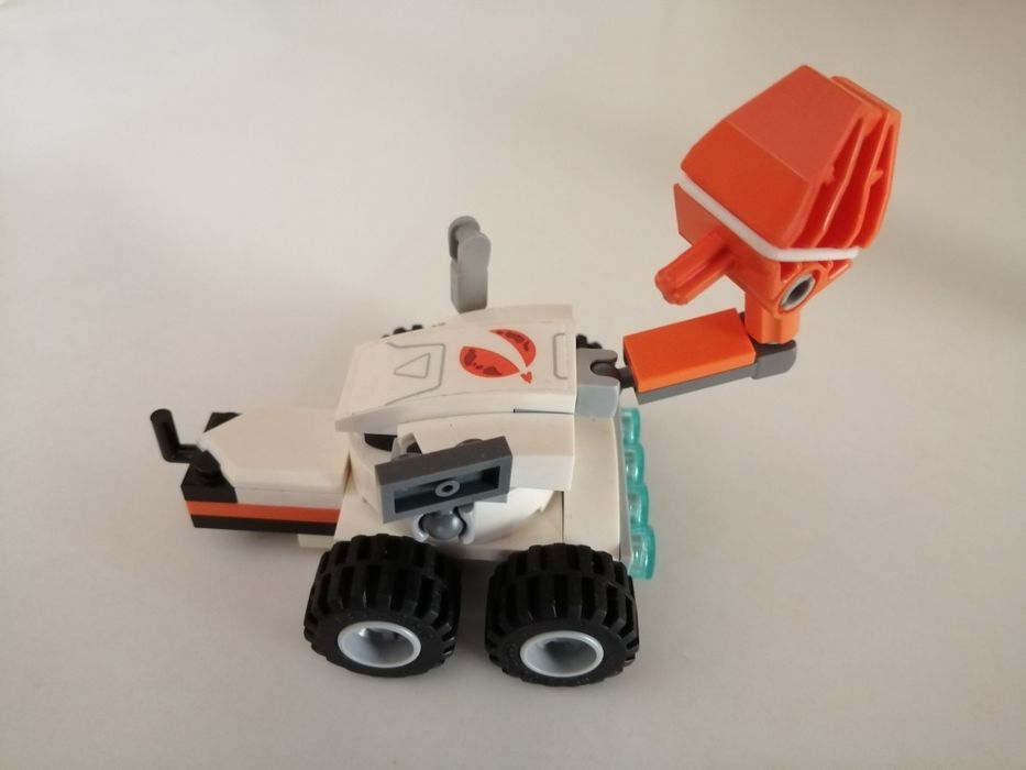 Bonecos e figuras vários