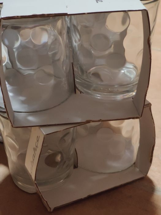 Conjunto de 12 copos em vidro — Novos e na Embalagem Original.