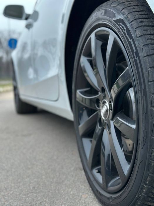 Ауди А 4. Автомат, 2.0 т. 2013 год.