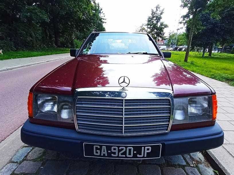 Mercedes W124 200e