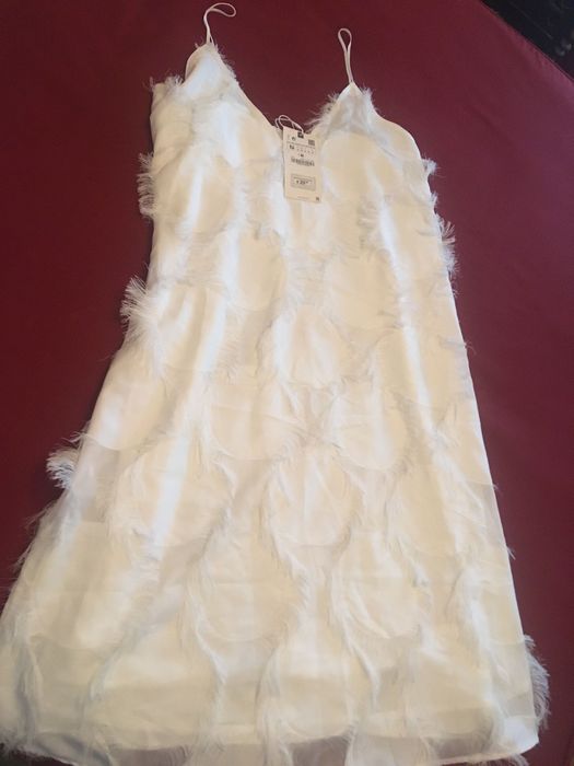 Vestido branco de alças muito original. Novo com etiqueta