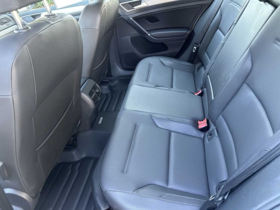 Volkswagen E-Golf      2016