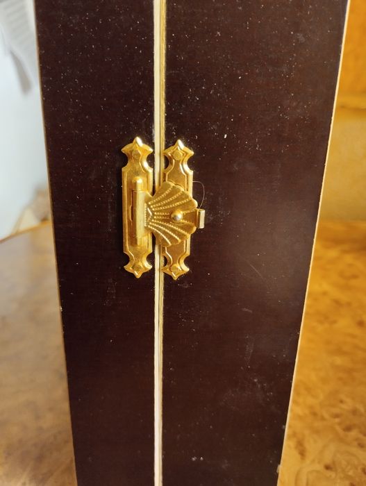 Шкафчик навесной