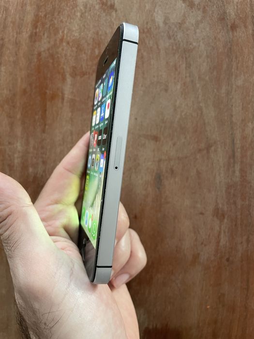 Vendo Iphone se 32gb como novo