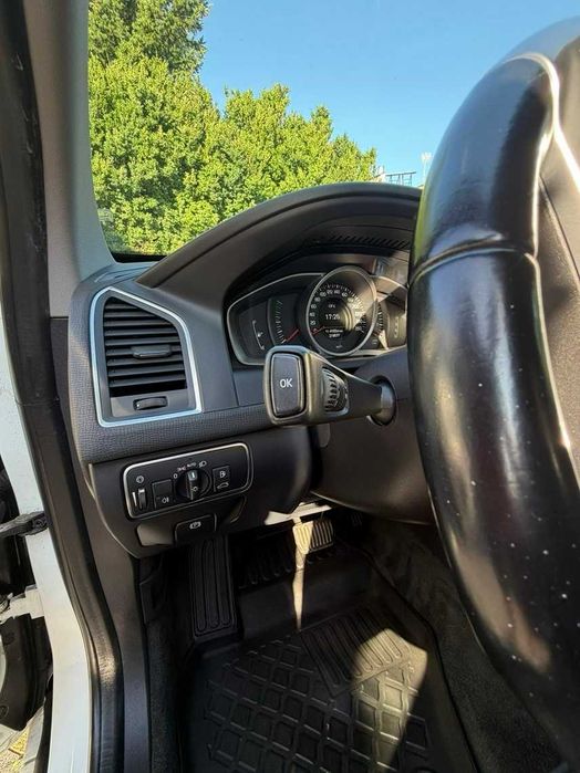 Volvo XC 60 D4 - 181 KM biała perła -