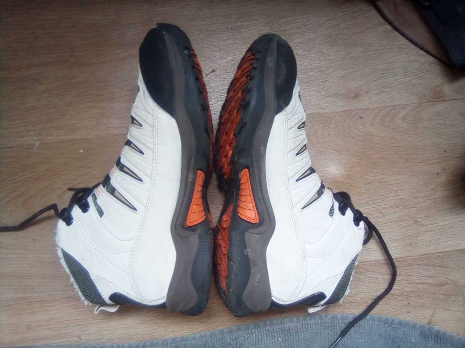 Женские утеплённые кроссовки