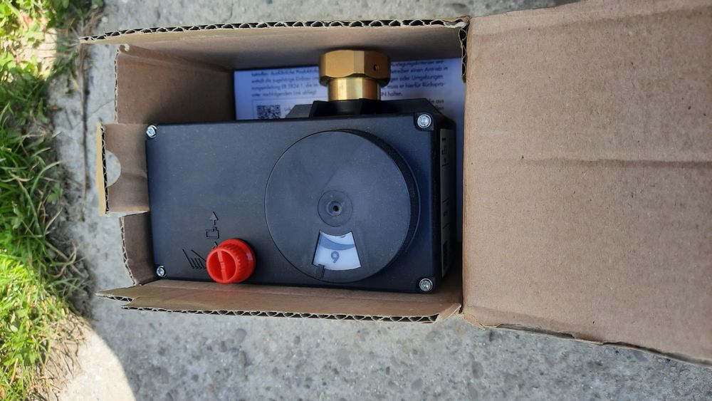 Siłownik elektryczny 5824-10 z pozycjonerem 24V AC/DC SA + Regulator p