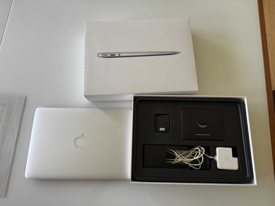 Apple MacBook Air 13" 4GB/128GB Intel Core i5