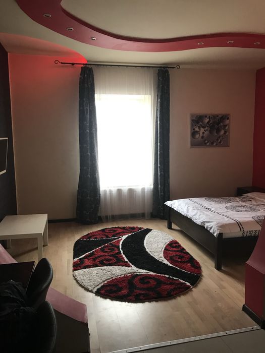 Погодинно подобово квартира в центрі