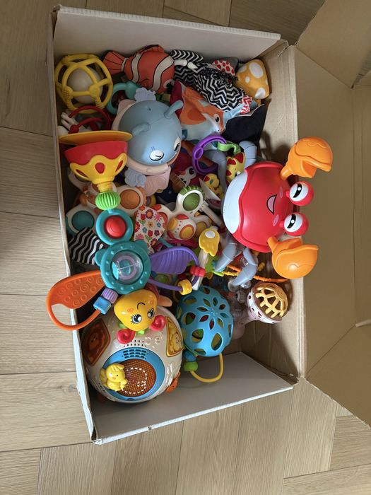 Karton pelen zabawek 0-1l.