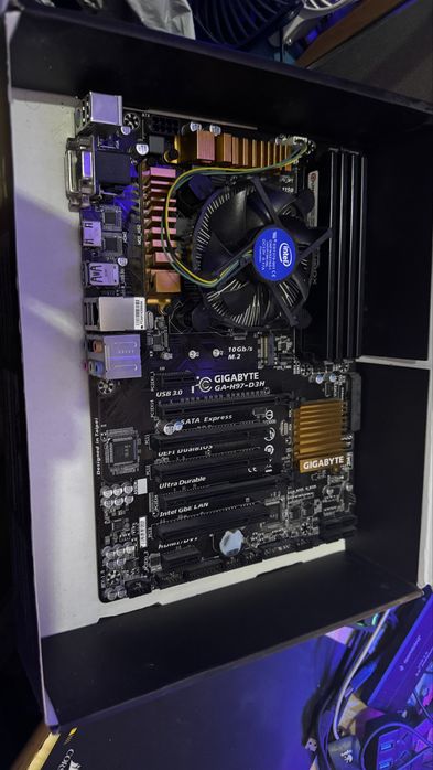 Intel I7 4790 + Gigabyte GA-H97-D3H + 32GB DDR3 1600Mhz