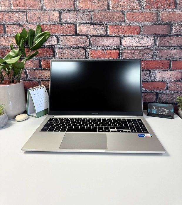 Ноутбук Samsung NP750XDA·i5-1135G7·8GB·SSD 256GB·15.6"IPS·Гарантія·Тонкий металевий·Срібний·Стильний·для роботи,навчання·Гарантія