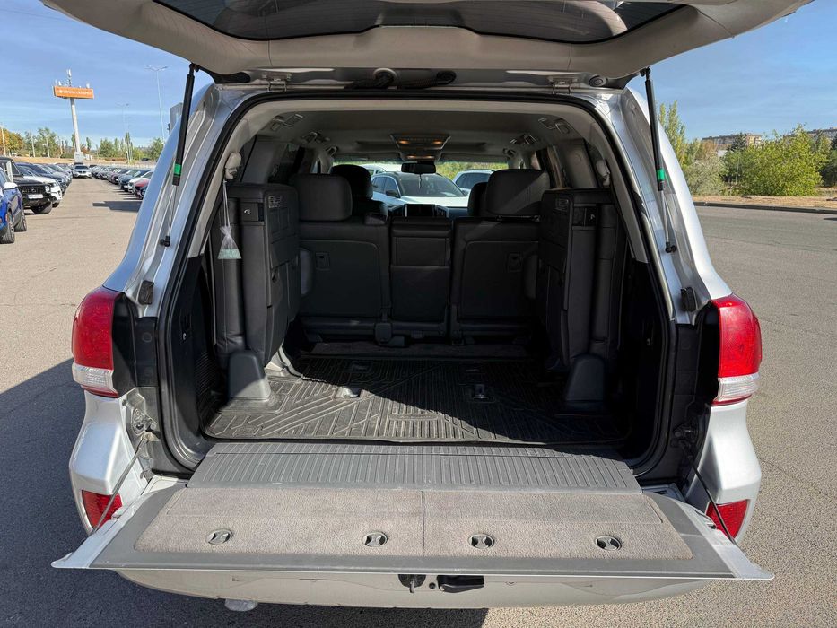 Avtoreal Toyota Land Cruiser 200 Дизель 4.5