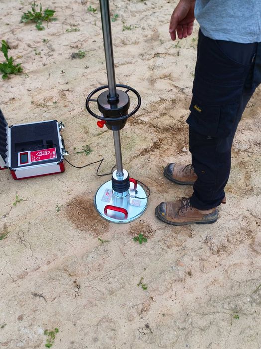 Geolog. Badania geologiczne gruntu. Geotechnika. Opracowania