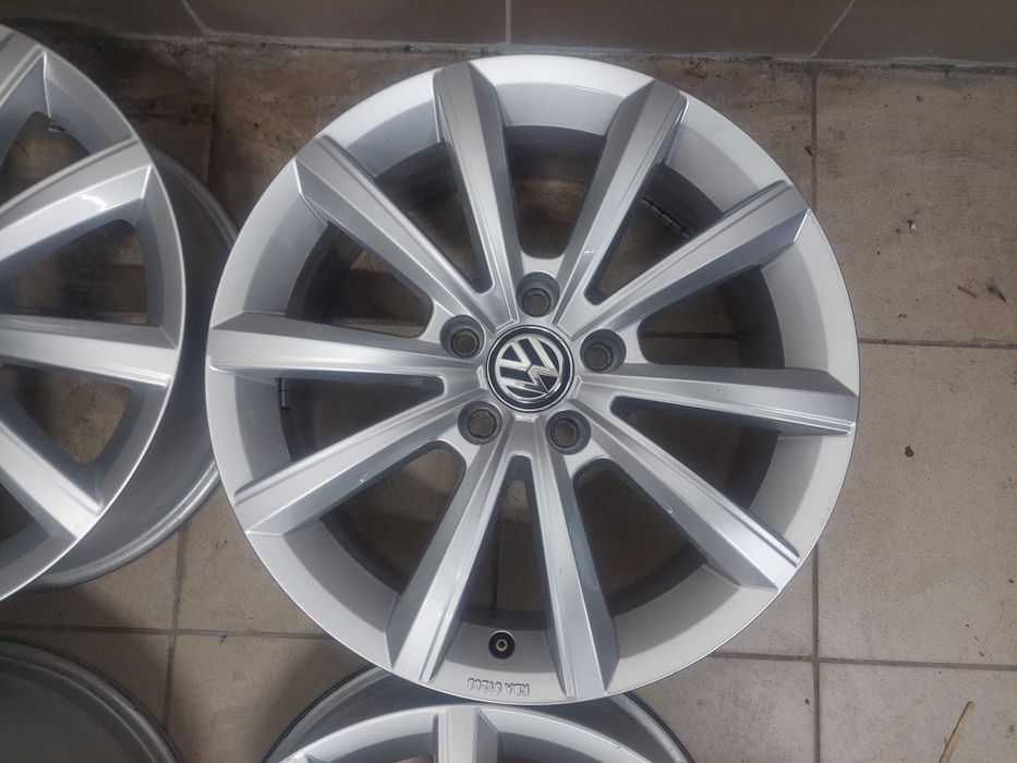 Оригінальні легкосплавні диски Volkswagen Passat Tiguan R17 5×112