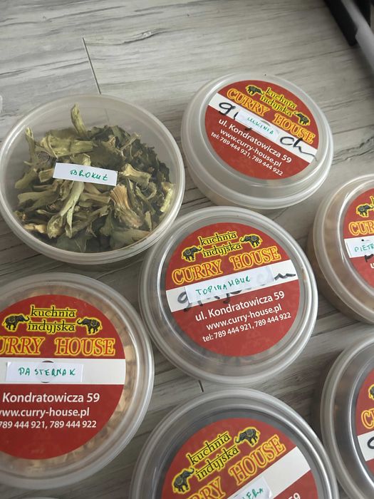 Zestaw warzyw, smakołyków, gałązek dla gryzoni i królików