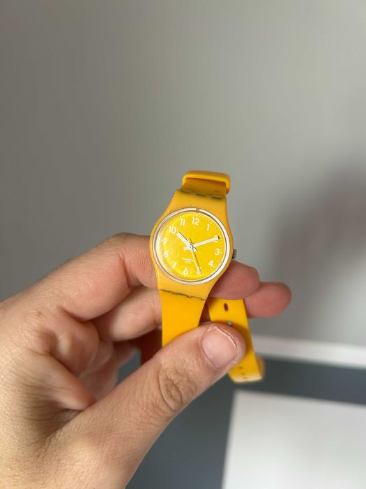 Swatch amarelo de 2 voltas