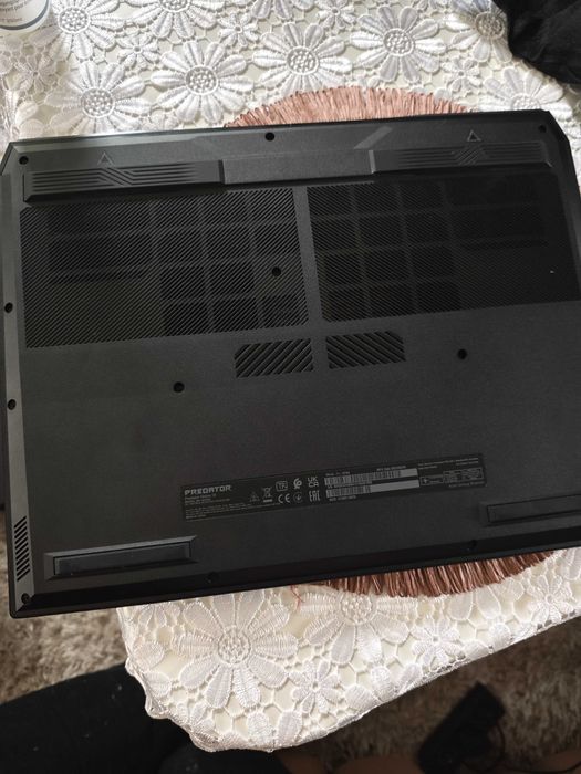 Laptop Acer Predator Helios 18 w stanie bardzo dobrym