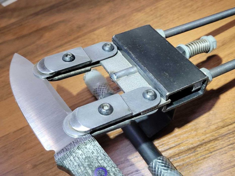 Ручна точилка для ножів з поворотним механізмом