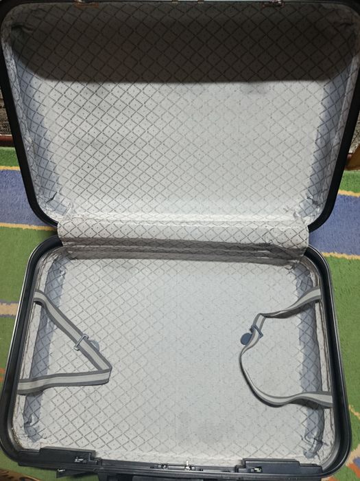 Валіза маленька  без колес, бу