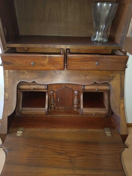 Secretária/ vitrine estilo clássico em mogno