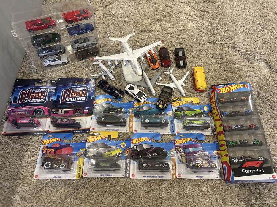 Кооллекция хот вилс цены разные пишите в лс