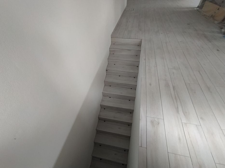 Colocação de materiais cerâmicos e outros restauros  orçamentos grátis