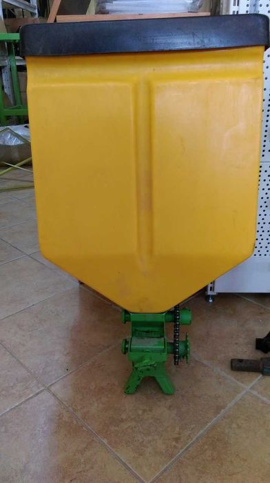Бачок на міндобрива для картоплесаджалки Bomet металічний пластмасовий