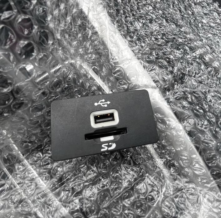 Штатна мультимедіа Sync 2 +hub