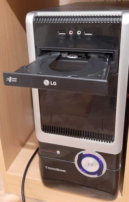 Стаціонарний комп'ютер б/у в робочому стані.