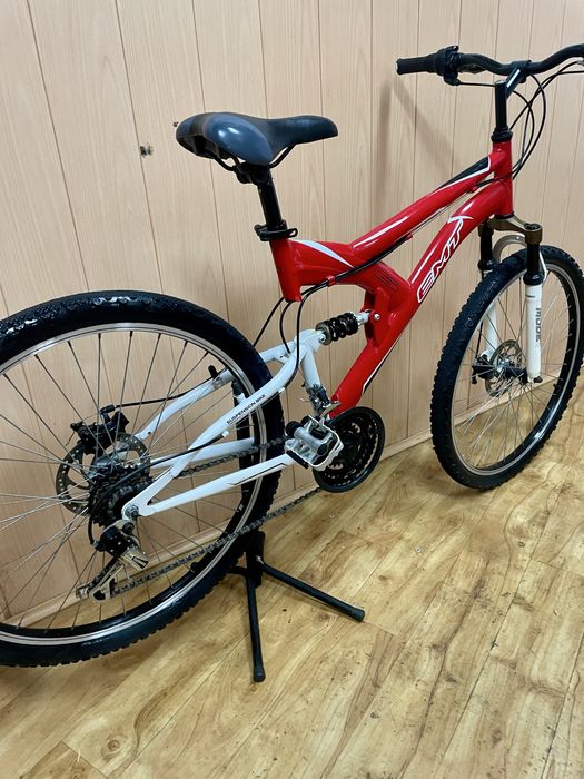 Bicicleta EMT suspensão total