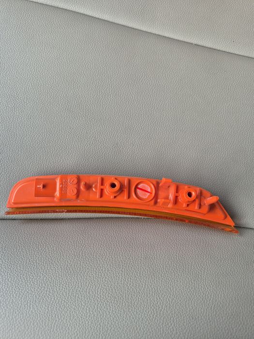 Продам оригінальний правий котафот бампера Dodge Durango  2021