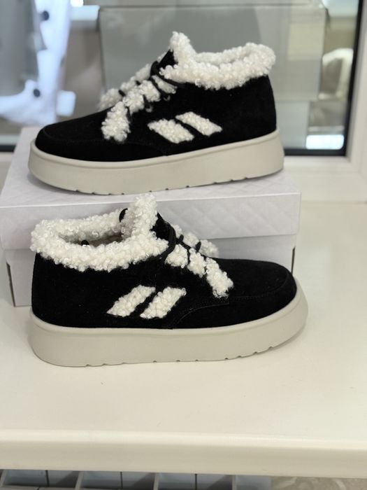 Кросівки замшеві зимові 36-23см