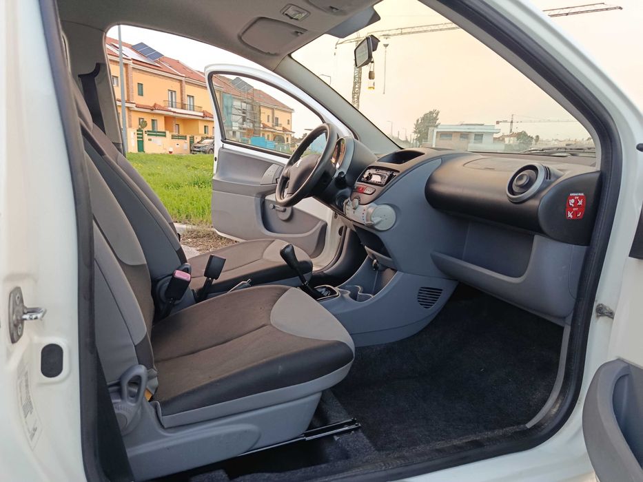 Peugeot 107 muito econômico