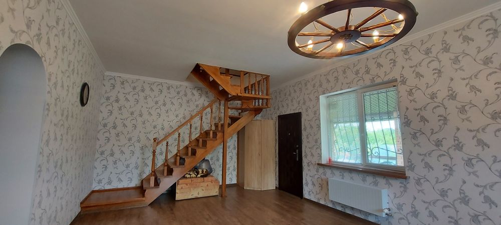 Продается новый дом с террасой \ возле . воды \.